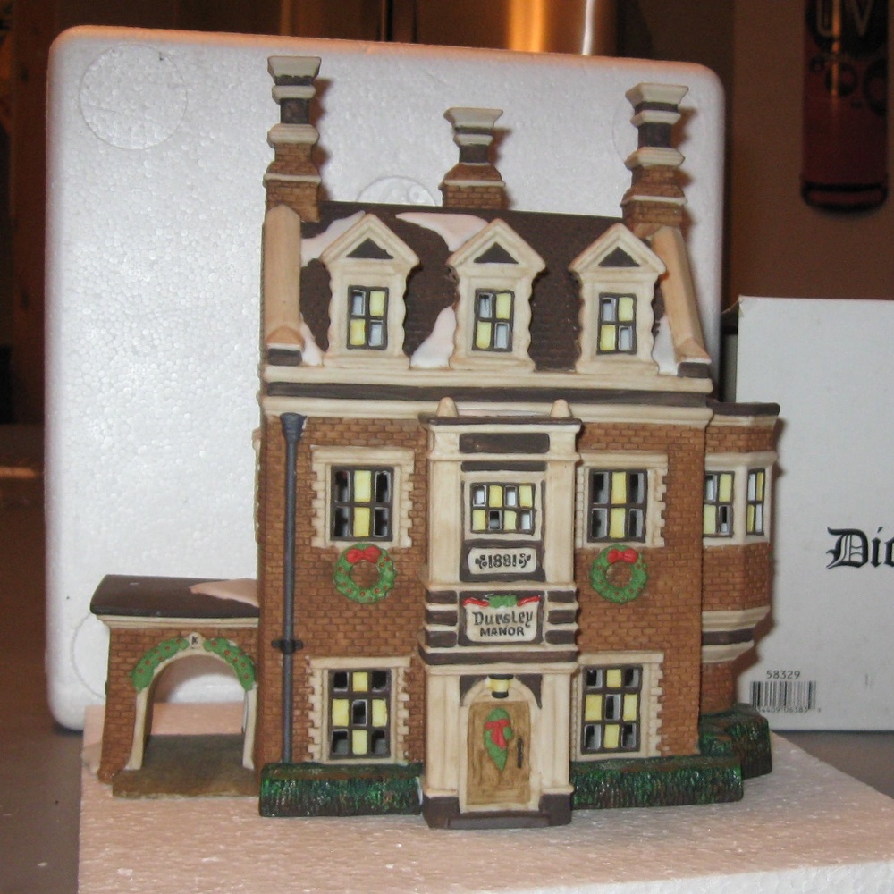 Dickens' Village Dursley Manor